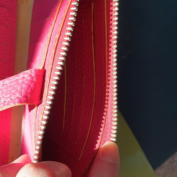 Pink no name brand wallet/wristlet - Picture 4 of 5